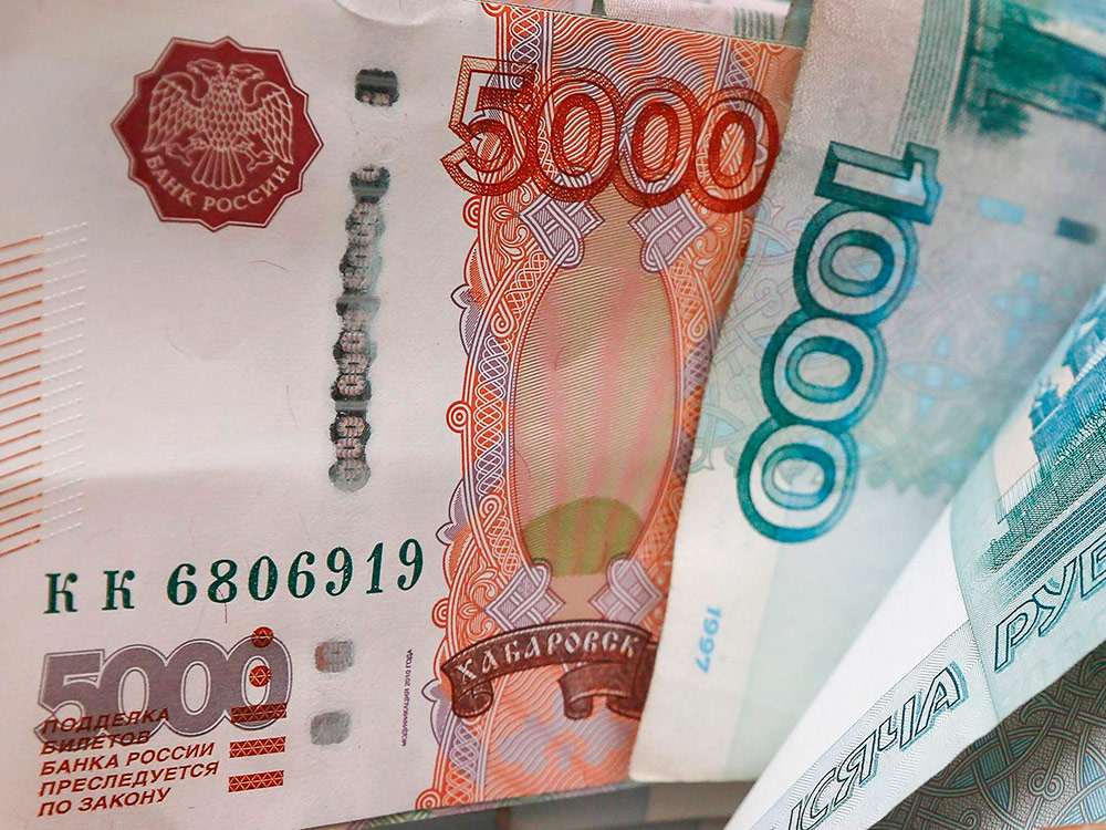 Российские рубли (купюры 5000, 1000)