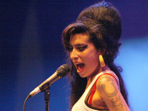      (Amy Jade Winehouse)