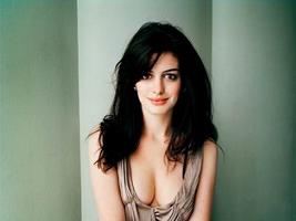   (Anne Hathaway)