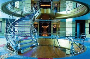 Винтовая лестниця из нержавеющей стали со стеклянными ступенями Philippe Starck